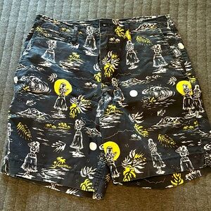 American Eagle Special Edition Hawaiian shorts. Navy blue, white, yellow